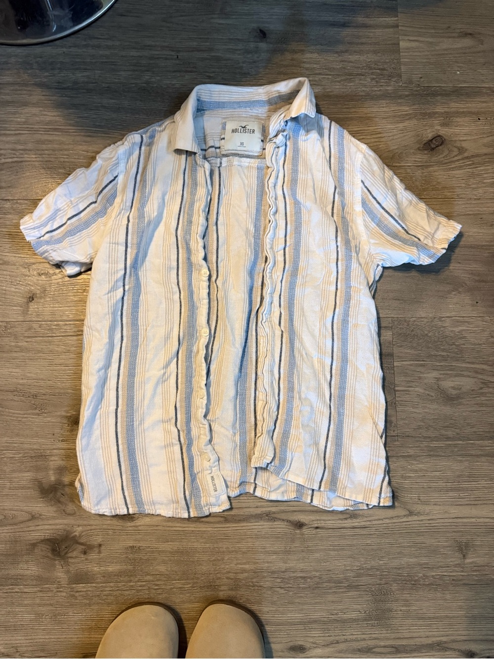 Hollister Men's Short-Sleeve Button-Down in White with Light Blue Stripes